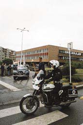 �tafetov� maraton s olympijskou pochodn� za�al v Praze 13 p�ed FZ� Brdi�kova. Prvn� b�ec se vydal na sv�j �sek za �estn�ho doprovodu policie a historick�ch automobil�.
