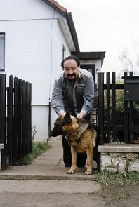 Branku st�e�� ov��k Pedro, kter� ve voln�ch chv�l�ch p�tr� s pani�kou v okol� po Kaj�nkovi.
