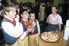 Granty podporuje m�stsk� ��st �innost spolk� a organizac� prahy 13, p�veck�ch �i folkl�rn�ch soubor� dosp�l�ch i d�t� jako je nap��klad na�e Lu�inka ...