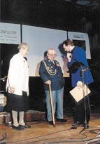 Vz�cn�mi hosty byli dr�itel� st��brn�ch pam�tn�ch medail� prahy 13, v�le�n� hrdinov� a odboj��i - Hilda �ih�kov� - Hojerov� a gener�l letectva Franti�ek Pe�ina