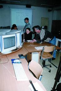 �pi�kov� vybaven� u�ebna pom��e ��k�m ovl�dnout modern� informa�n� technologie a t�m i v budoucnu zlep�it jejich uplatn�n� na trhu pr�ce