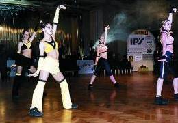 Tane�n� �kola Pohyb osv�ila program rytmy rock'n'rollu a diska