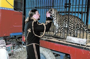 Jaromr Joo vychoval "leopardici" od malika a obas s n v kleci i nocuje