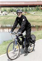 Strnk Mstsk policie na sluebnm bicyklu