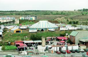 U metra Nov� Butovice se zat�m st��daj� cirkusy, ale jen ne� se za�ne na soukrom�m pozemku stav�t