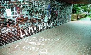 Pr�chod v Amforov� ulici na Lu�in�ch