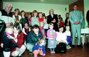 P�i�lo kolem 30 maminek s d�tmi. Do mnoha aktivit, v�etn� vyd�v�n� ob�asn�ku, se zapojuj� dal��