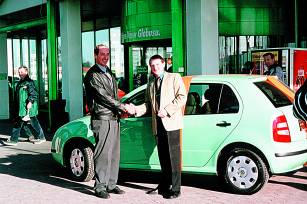 ��astn� v�herce p�eb�r� kl��ky od nov� �kody Fabia od �editele hypermarketu Zli��n Ing. Lu�ka Thomayera