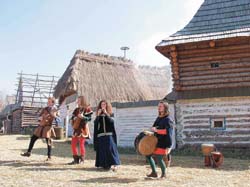 St�edov�k� skanzen o�ivili dobov� muzikanti