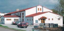 Rekonstrukce Spolkov�ho domu p�i�la na 12,5 milionu korun, kter� Praha 13 z p�ev�n� ��sti z�skala od hlavn�ho m�sta