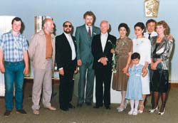 V �ervenci 1989 se podruh� o�enil se stejnou man�elkou