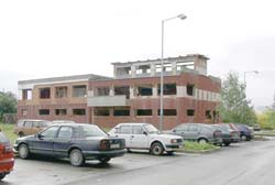 Rekonstrukce a p��stavba objektu, kter� byl ve velmi �patn�m stavu, by m�la b�t hotova do konce b�ezna 2003