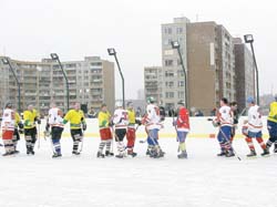 Nezbytn� pod�n� rukou na z�v�r