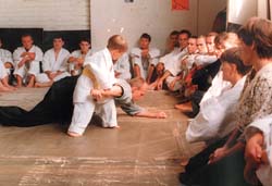 Druh� v�cemistr v boji s no�em v �R 6 let� NAIM
