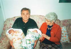 Setk�n� t�� generac�. S maminkou a dvoj�aty Terezou a Kate�inou.