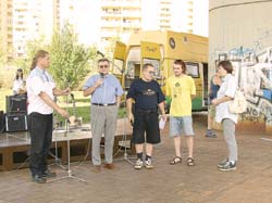 Zleva: Pavel Soukup, z�st. starosty Petr Weber, Bohdan Pardubick�, Daniel Mourek z Nadace Partnerstv� a ved. odboru �ivotn�ho prost�ed� Mgr. Jana Gil�kov�