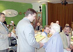 Pan� Bul��ov� m�la z medaile radost