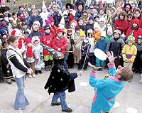 P�i �onglov�n� klauna Fila se tajil dech