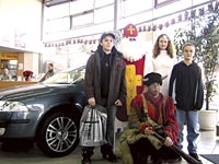 V�herci listopadov� k��ovky p�evzali sv� ceny na Mikul�sk�, kterou uspo��dal autorizovan� prodejce voz� �koda, Porsche Praha - Sm�chov.
