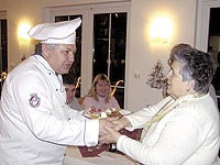 Jednou z v�herky�, kter� ochutnala speciality v nov�m restaurantu Svat� Prokop, byla pan� Alena B�lkov� z Lu�in.
