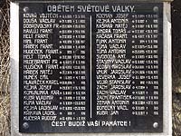 41 mu�� se ji� dom� do Stod�lek nevr�tilo. Pam�tn�k ob�tem I. sv�tov� v�lky stoj� pod kostelem. Na �ulov�m jehlanu je um�st�na tato deska.